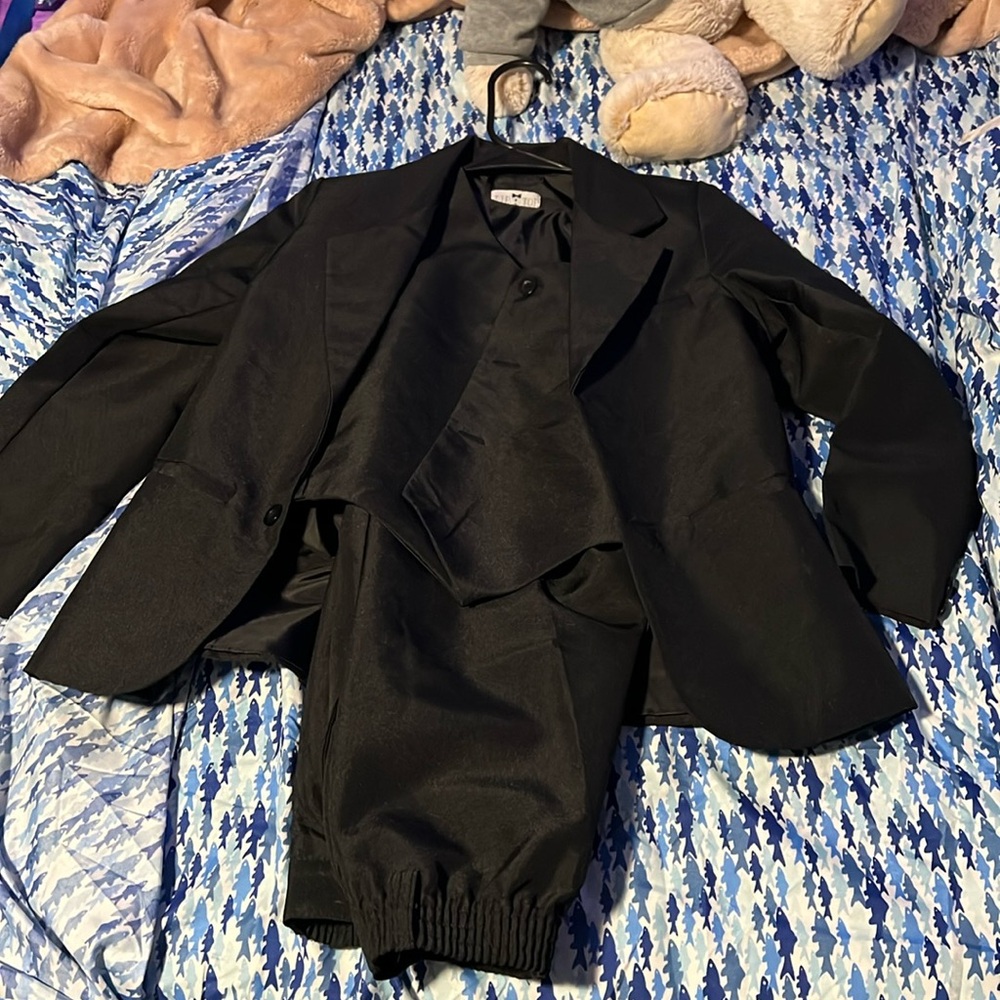 Black taxedo boys size 8t